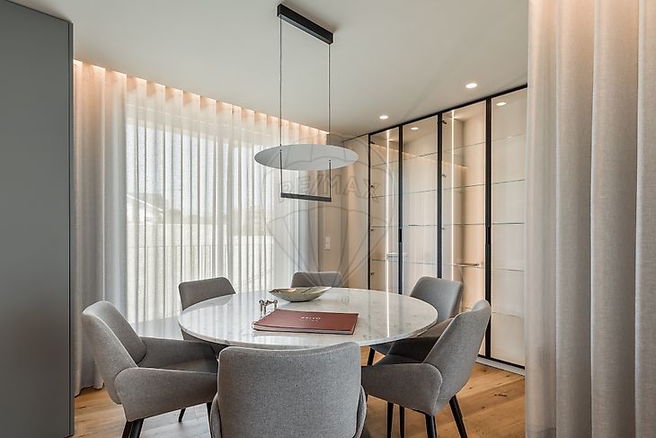 Apartamento T3 em Vila Nova de Gaia com 2 lugares de garagem