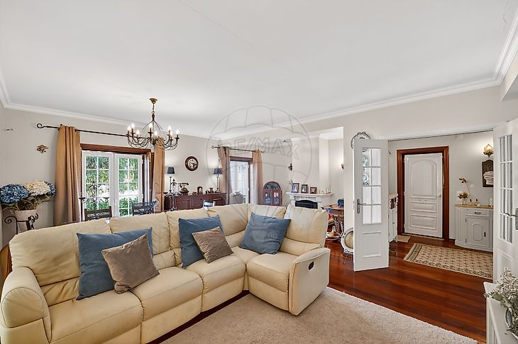 Moradia T4 em Alenquer com 3+ lugares de garagem